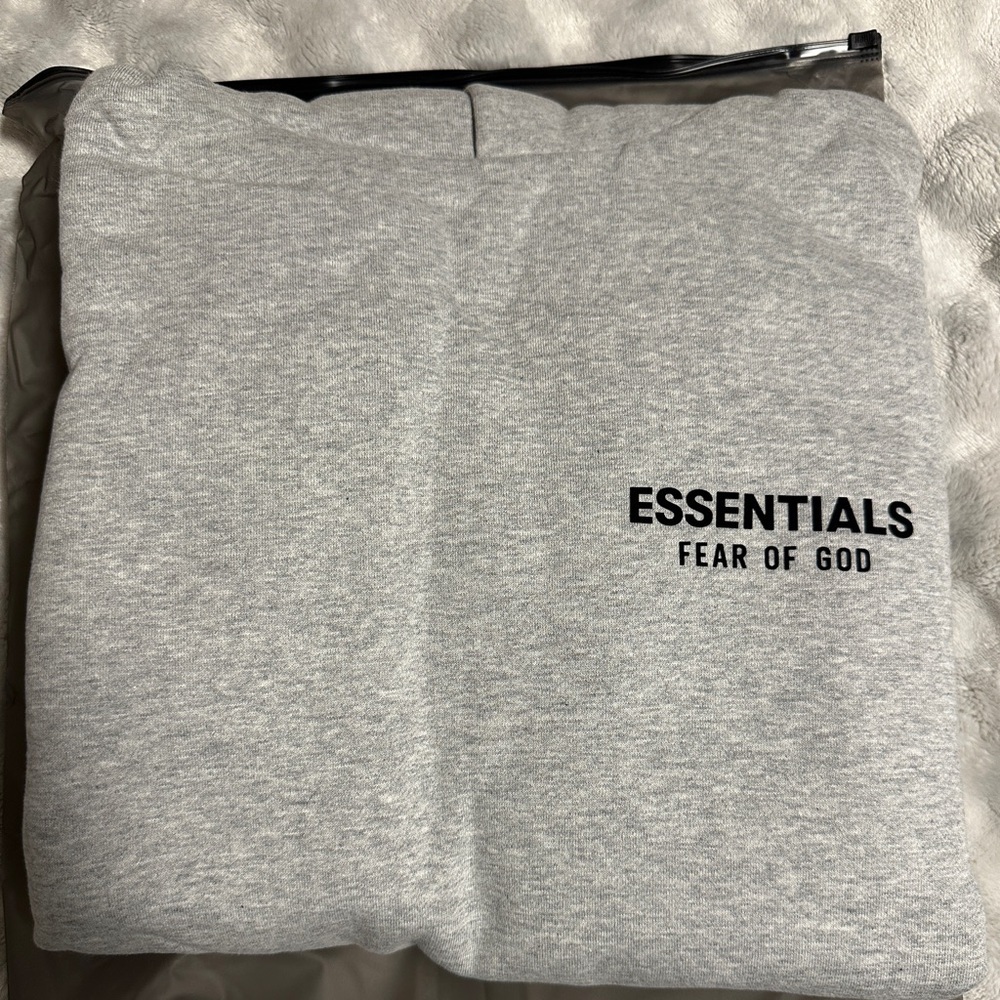 Fear of God ESSENTIALS FW24 Light Heather Gray Hoodie Size XS NWT - Picture 3 of 6